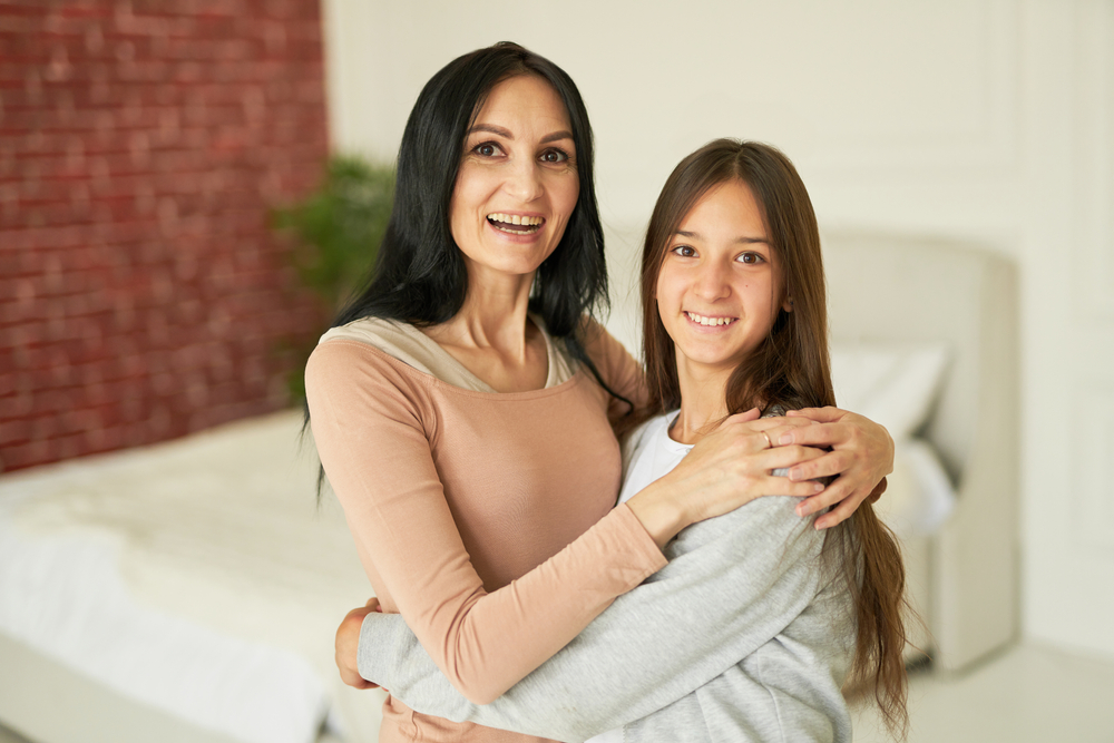 latin mother and daughter